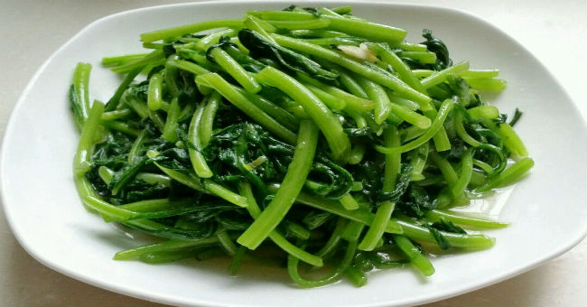 炒茼蒿.